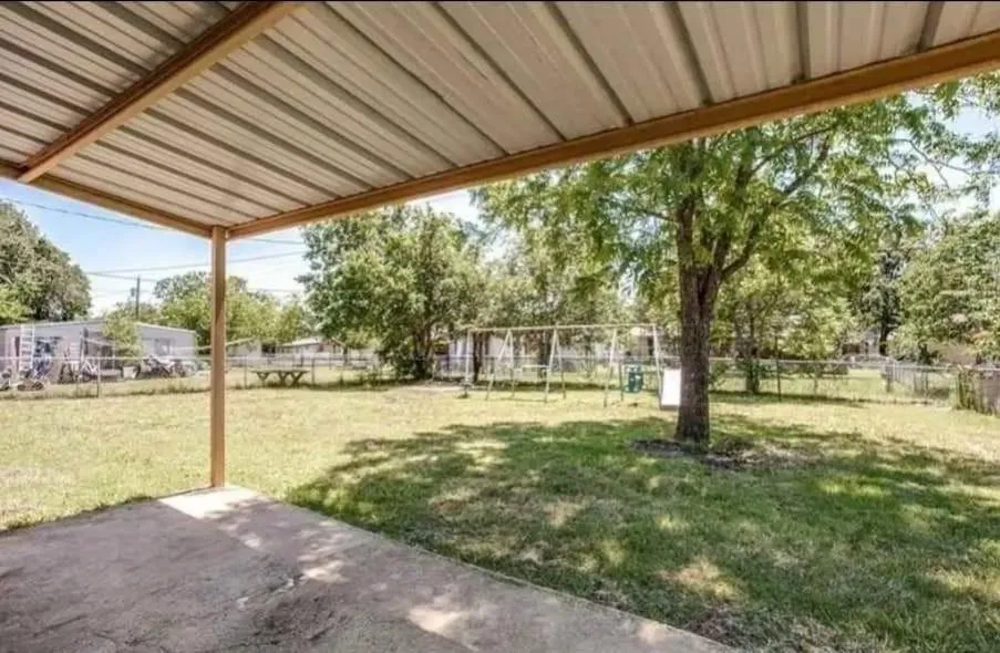 11204 Erich Drive Balch Springs, TX 75180
