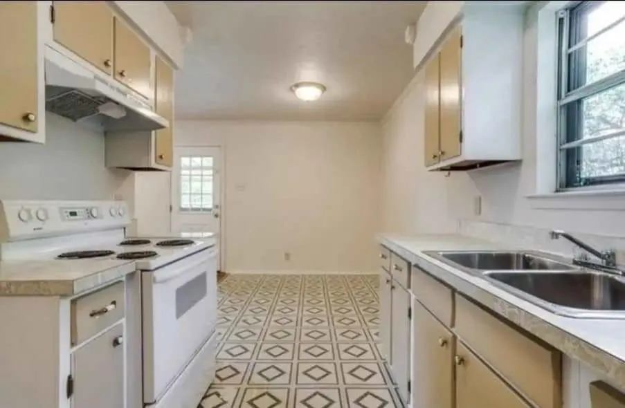11204 Erich Drive Balch Springs, TX 75180