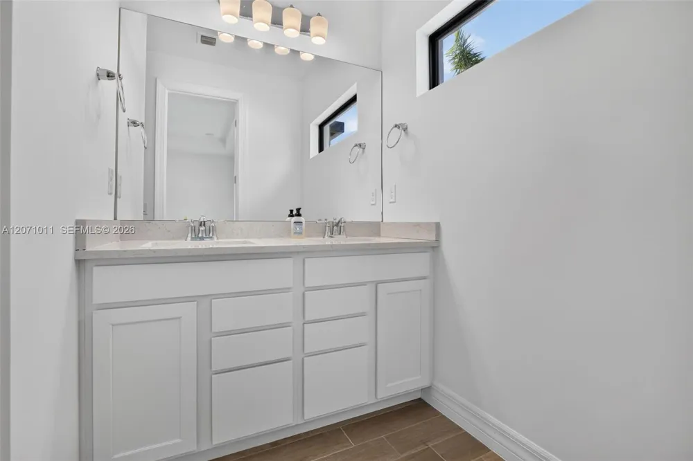 771 NW 84th Ter Plantation, FL 33324