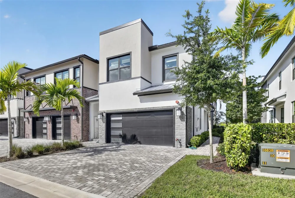 771 NW 84th Ter Plantation, FL 33324