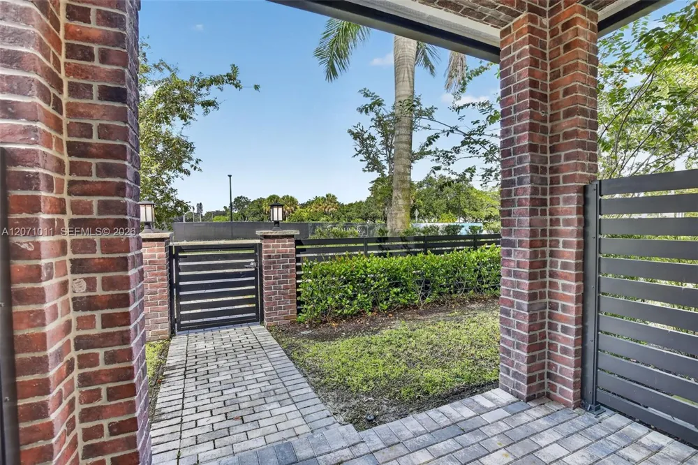771 NW 84th Ter Plantation, FL 33324