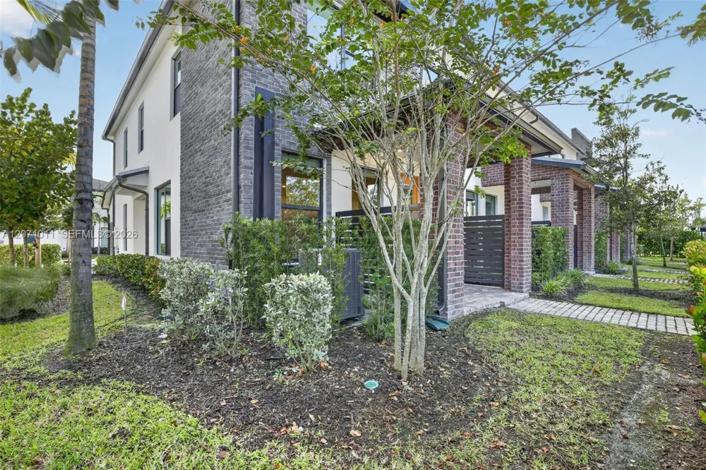 771 NW 84th Ter Plantation, FL 33324