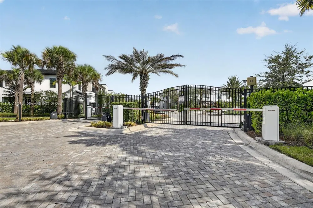 771 NW 84th Ter Plantation, FL 33324