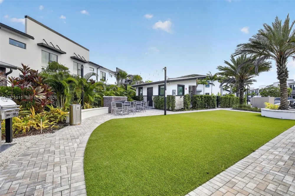 771 NW 84th Ter Plantation, FL 33324