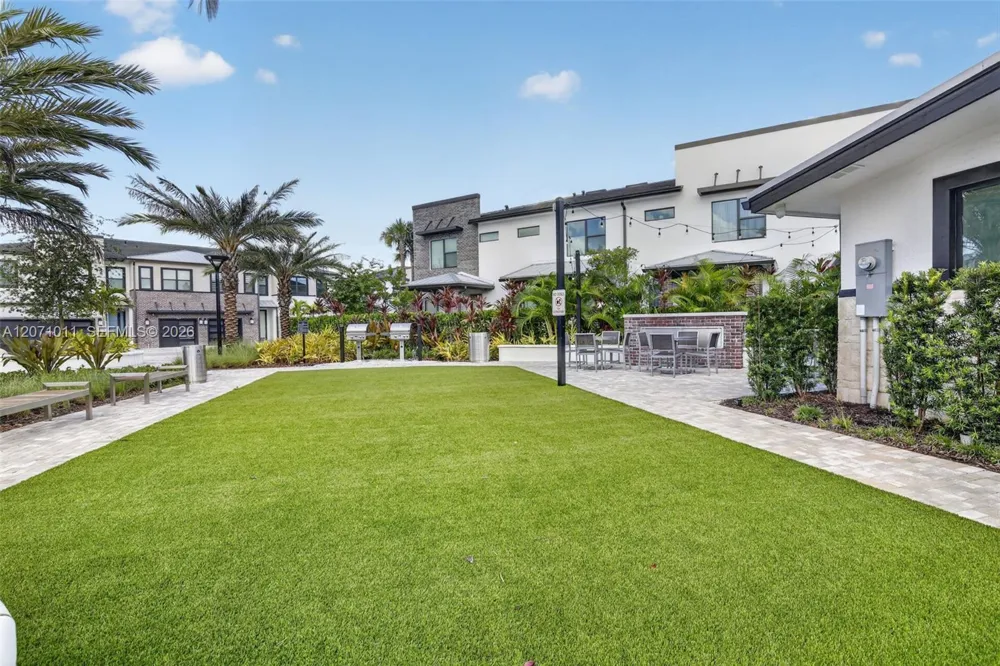 771 NW 84th Ter Plantation, FL 33324