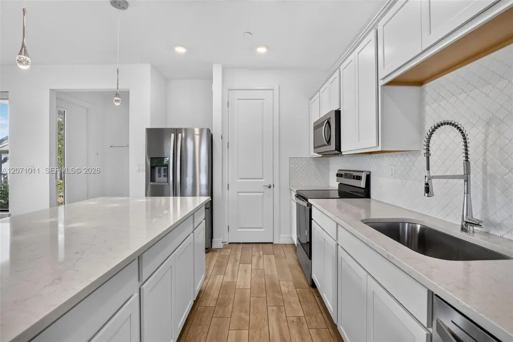 771 NW 84th Ter Plantation, FL 33324
