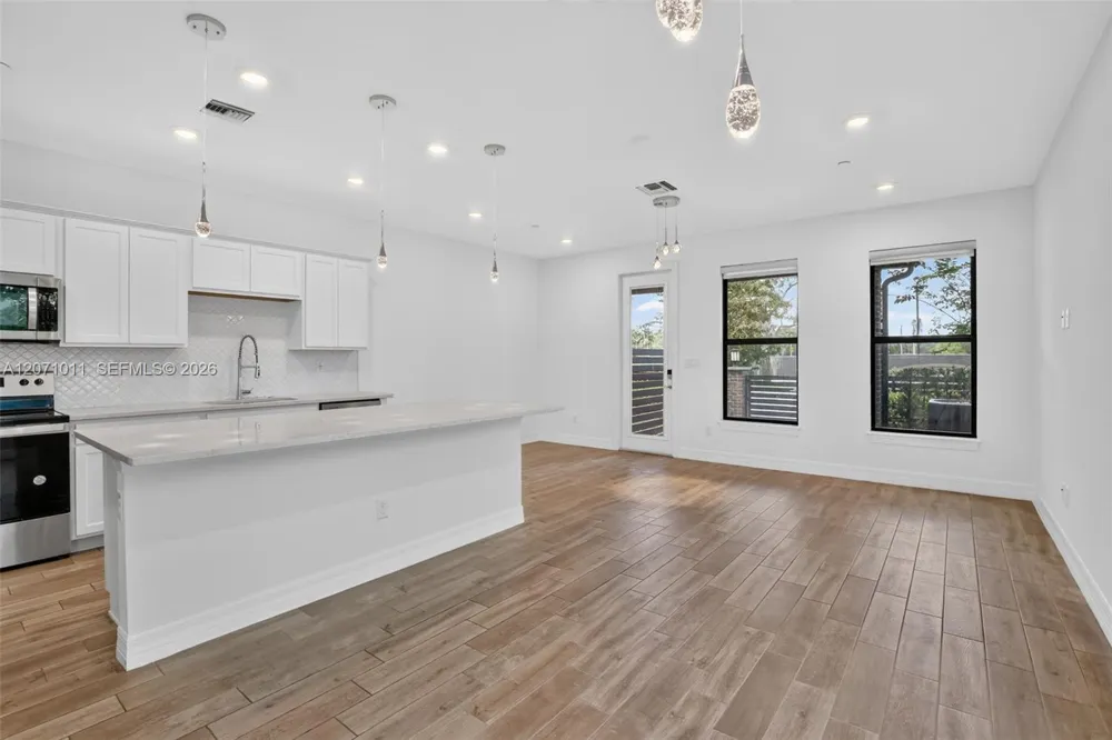 771 NW 84th Ter Plantation, FL 33324