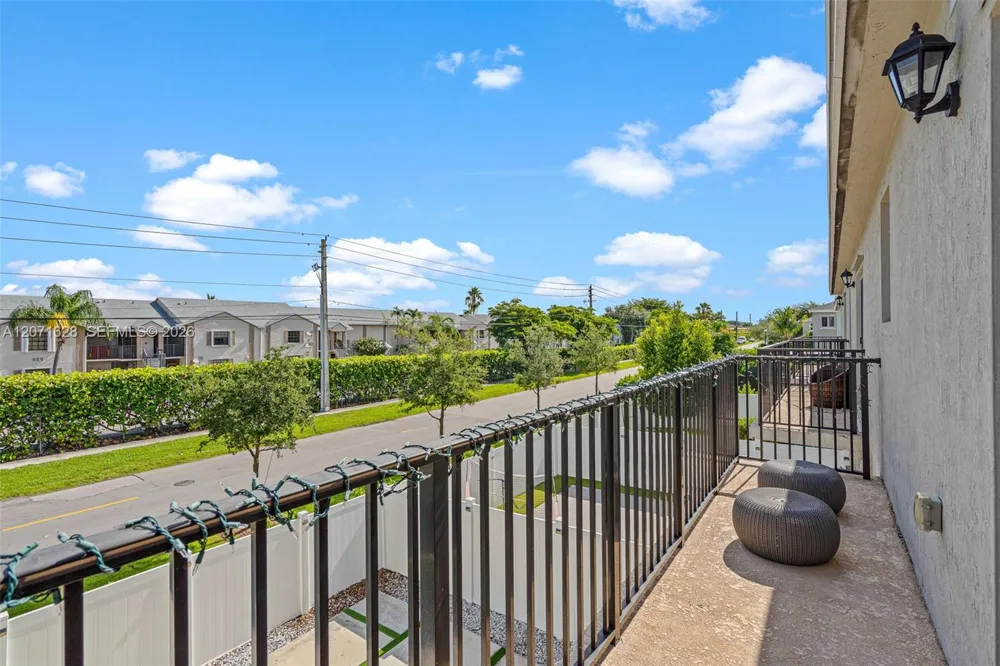 837 SE 16th Ct Homestead, FL 33034