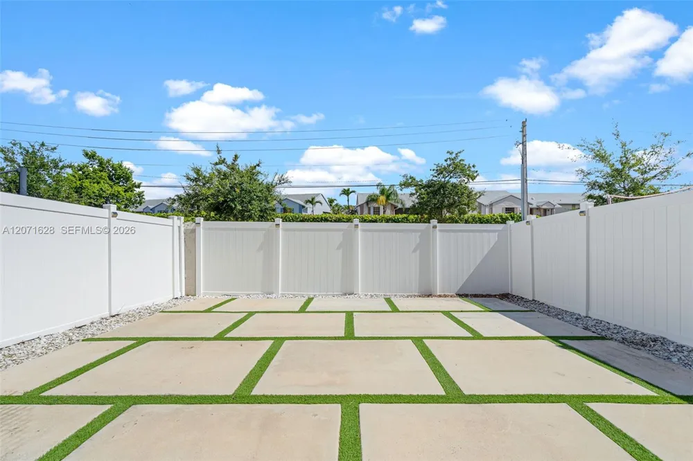 837 SE 16th Ct Homestead, FL 33034