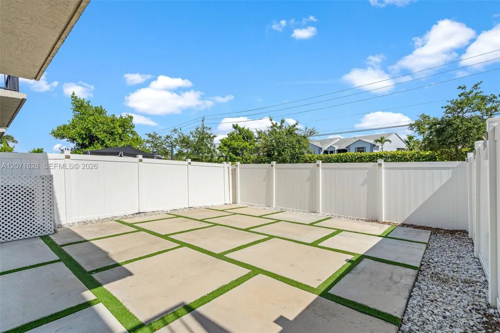 837 SE 16th Ct Homestead, FL 33034