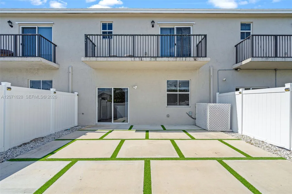 837 SE 16th Ct Homestead, FL 33034