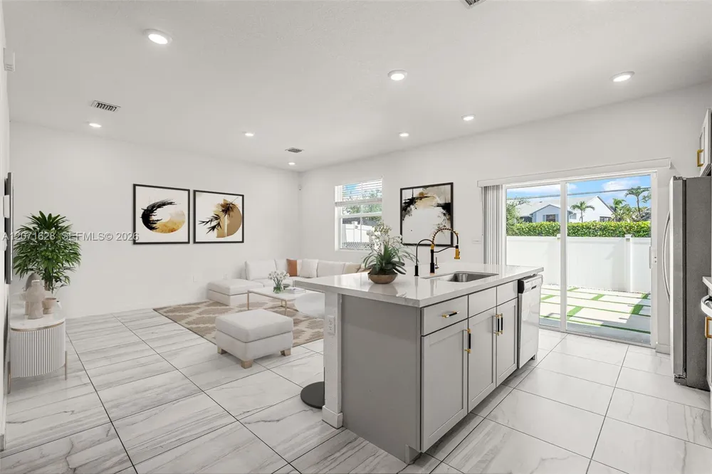 837 SE 16th Ct Homestead, FL 33034