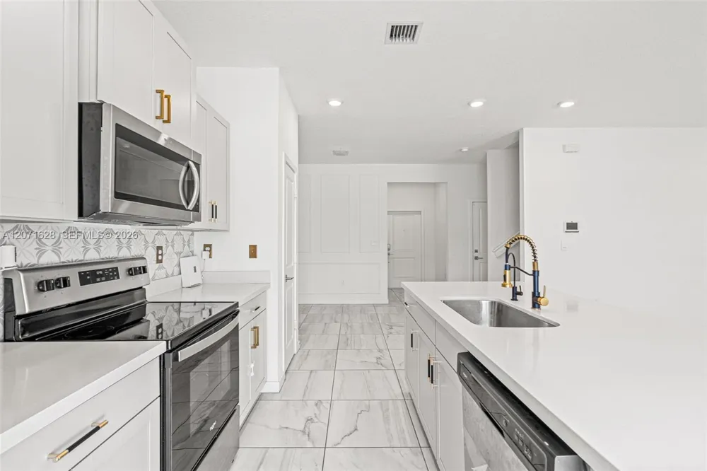 837 SE 16th Ct Homestead, FL 33034