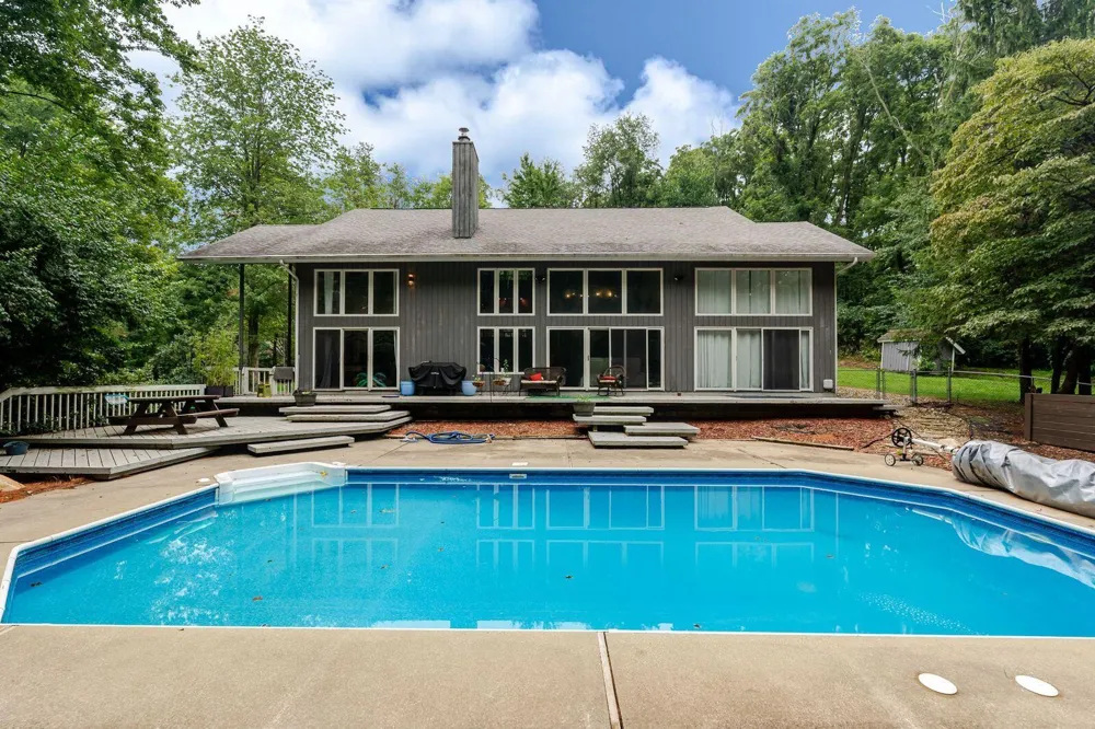 5159 Barclay La Porte, IN 46350