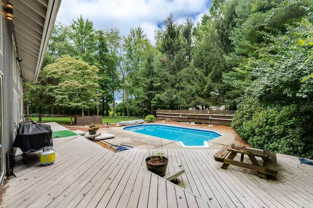5159 Barclay La Porte, IN 46350