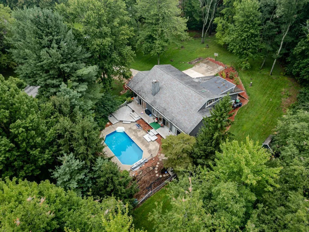 5159 Barclay La Porte, IN 46350