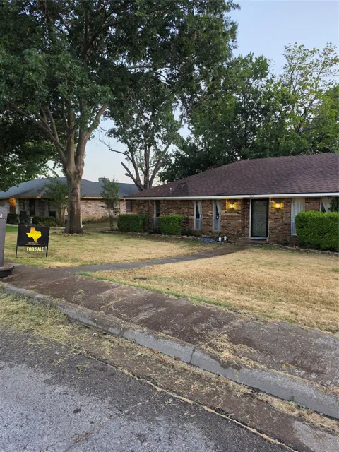 1033 Shadywood Lane