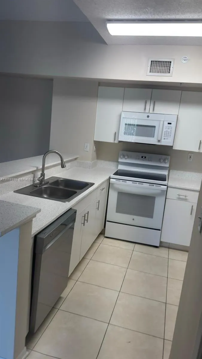 2600 S University Dr #325 Davie, FL 33328