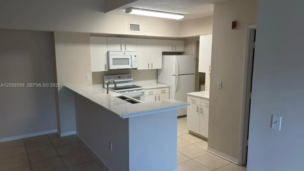 2600 S University Dr #325 Davie, FL 33328