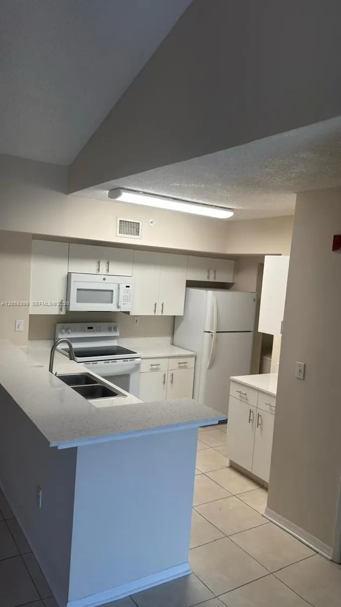 2600 S University Dr #325 Davie, FL 33328