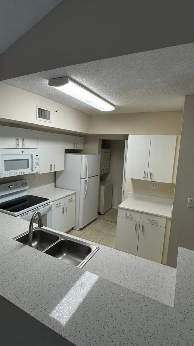 2600 S University Dr #325 Davie, FL 33328