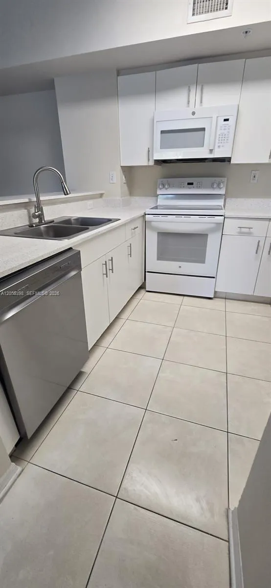 2600 S University Dr #325 Davie, FL 33328