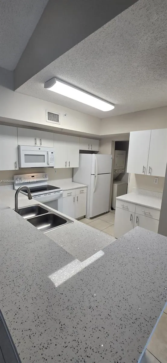 2600 S University Dr #325 Davie, FL 33328