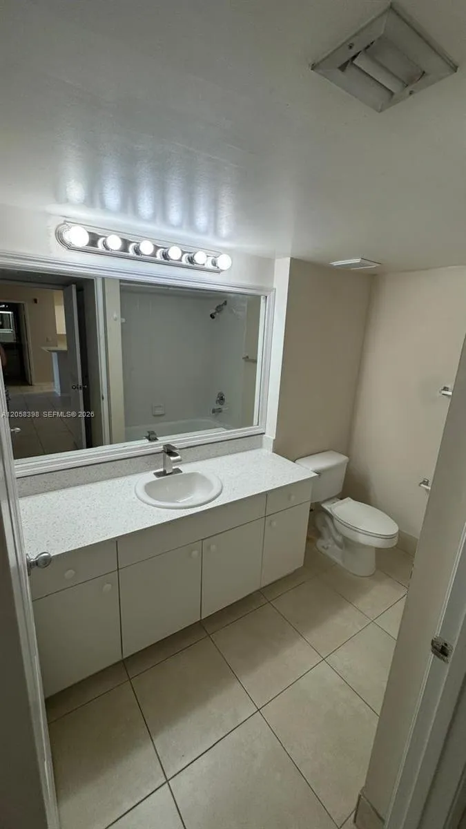 2600 S University Dr #325 Davie, FL 33328