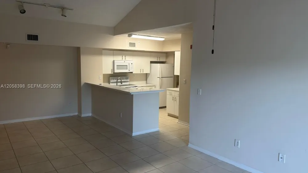 2600 S University Dr #325 Davie, FL 33328