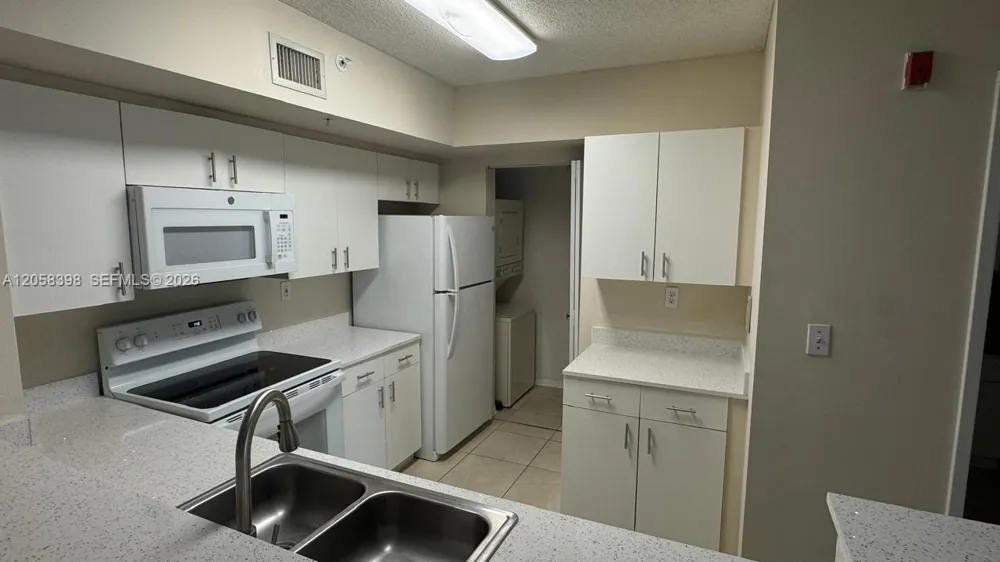 2600 S University Dr #325 Davie, FL 33328