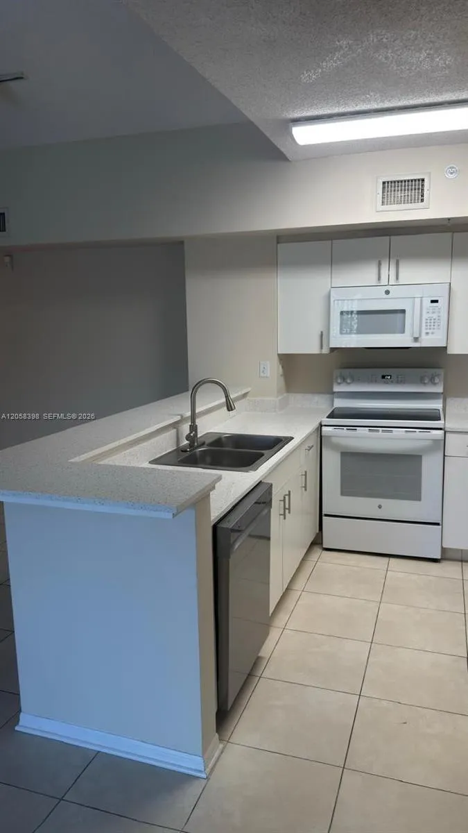 2600 S University Dr #325 Davie, FL 33328