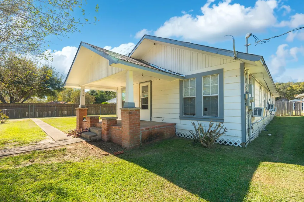 816 Martin Luther King Road Ames, TX 77575