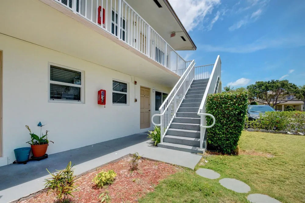 525 S Broadway #J Lantana, FL 33462