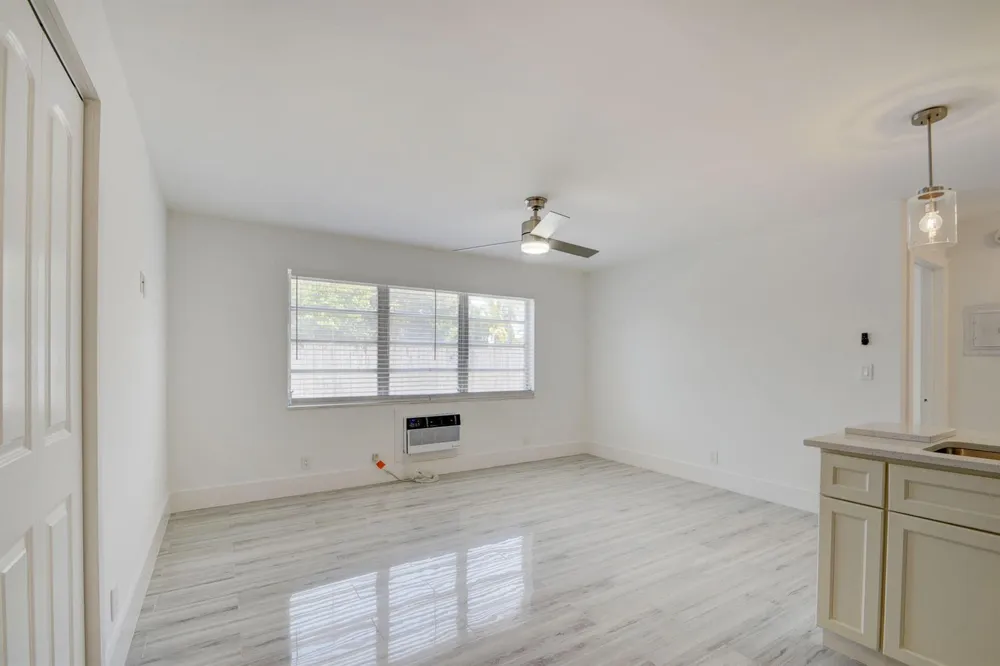 525 S Broadway #J Lantana, FL 33462