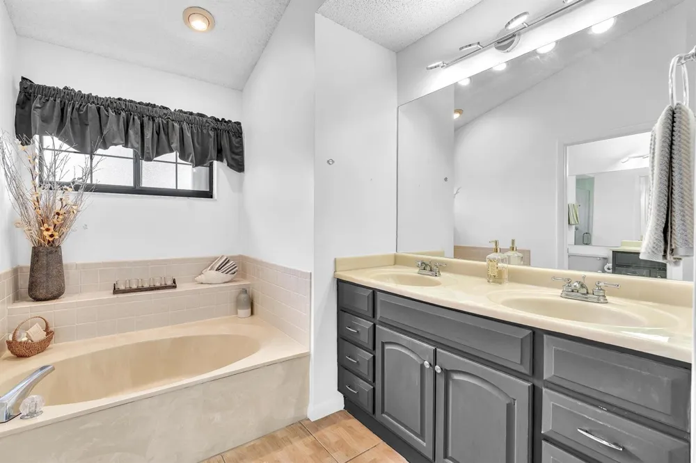 8099 CASSIA DRIVE Boynton Beach, FL 33472