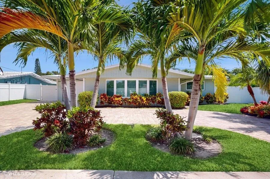 200 SW 6th Avenue Boca Raton, FL 33486