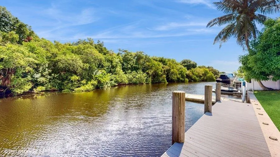 200 SW 6th Avenue Boca Raton, FL 33486