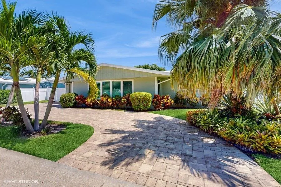 200 SW 6th Avenue Boca Raton, FL 33486