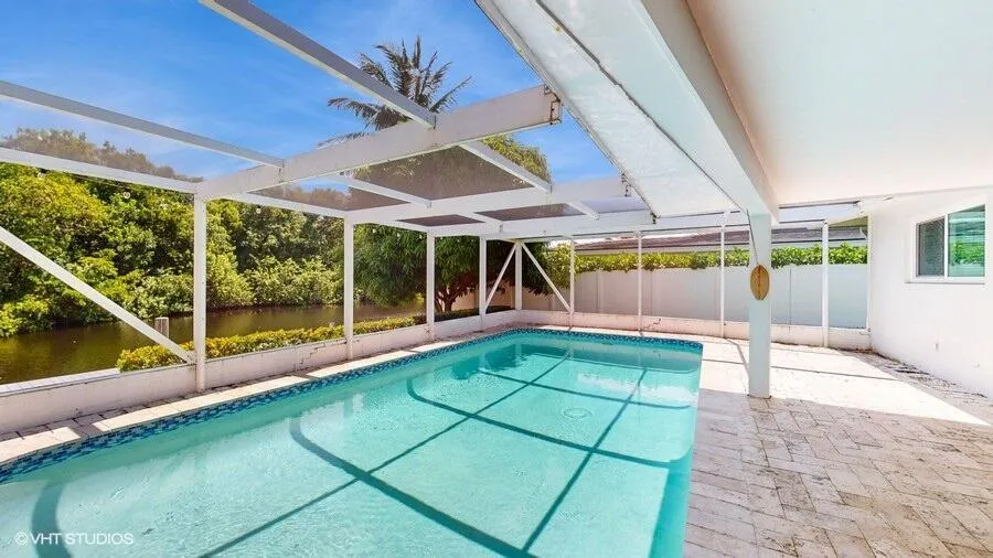 200 SW 6th Avenue Boca Raton, FL 33486