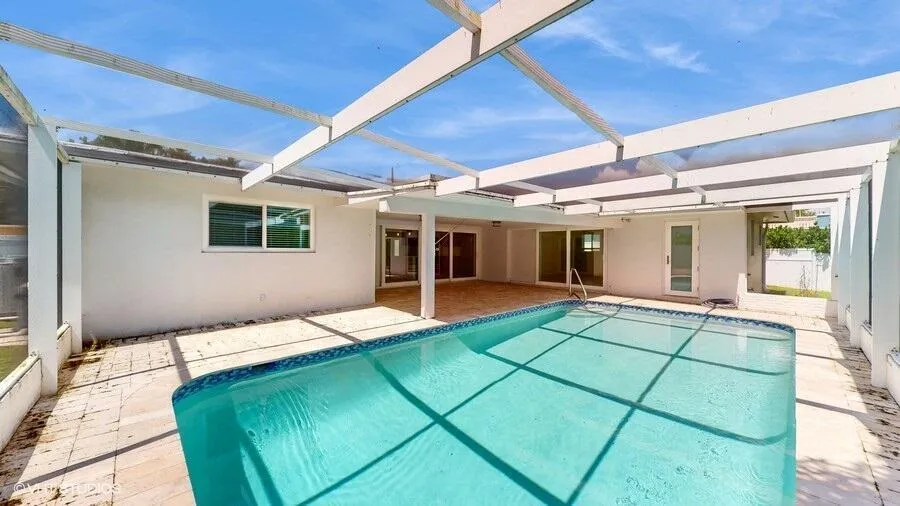 200 SW 6th Avenue Boca Raton, FL 33486