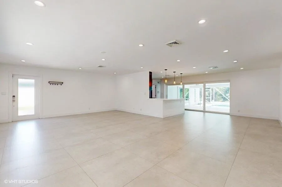 200 SW 6th Avenue Boca Raton, FL 33486