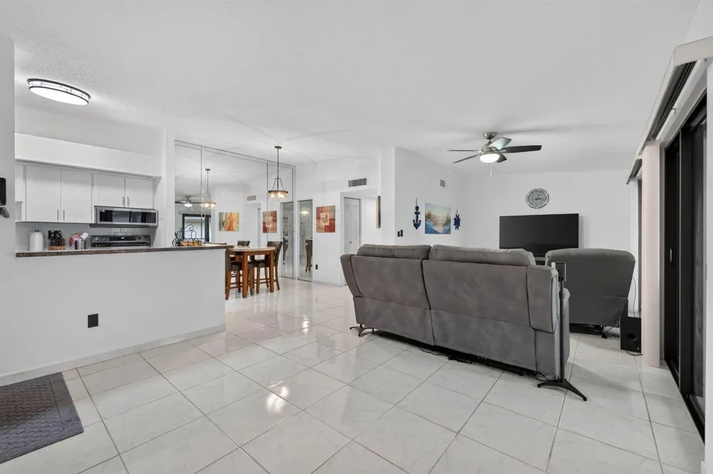 9474 S BELFORT CIRCLE #206 Tamarac, FL 33321