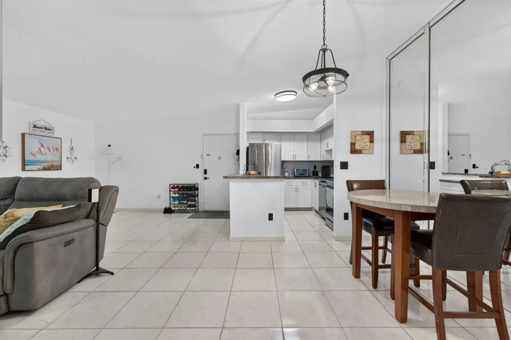 9474 S BELFORT CIRCLE #206 Tamarac, FL 33321