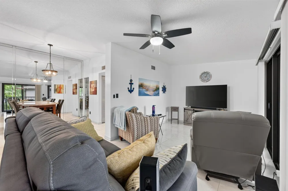 9474 S BELFORT CIRCLE #206 Tamarac, FL 33321