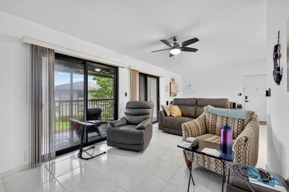 9474 S BELFORT CIRCLE #206 Tamarac, FL 33321