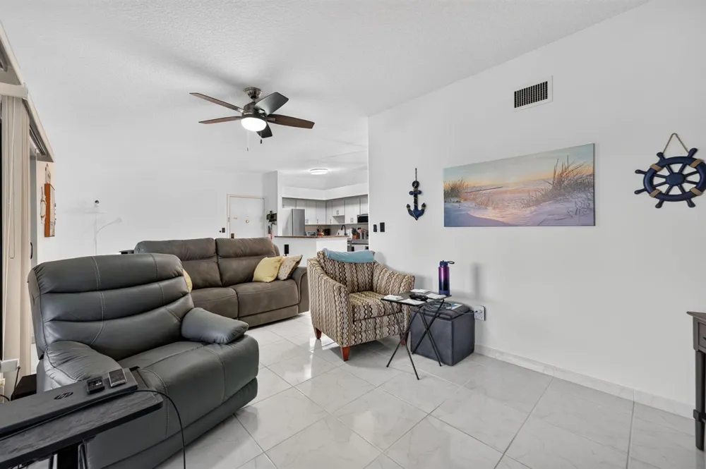 9474 S BELFORT CIRCLE #206 Tamarac, FL 33321