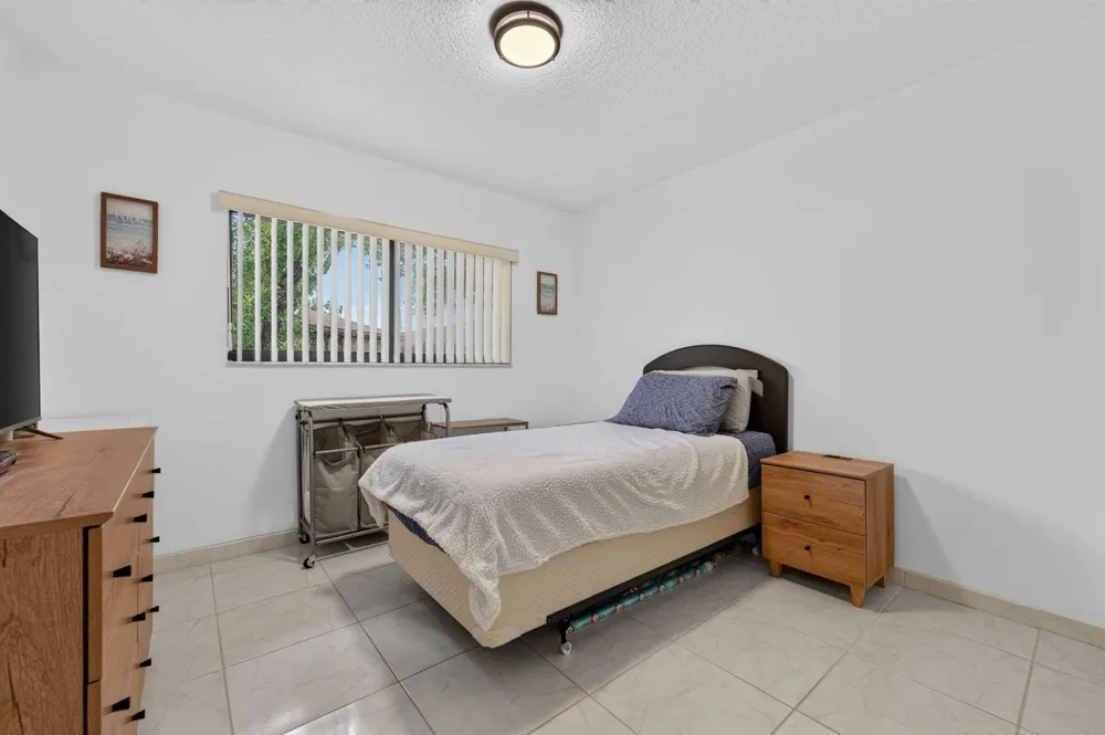 9474 S BELFORT CIRCLE #206 Tamarac, FL 33321