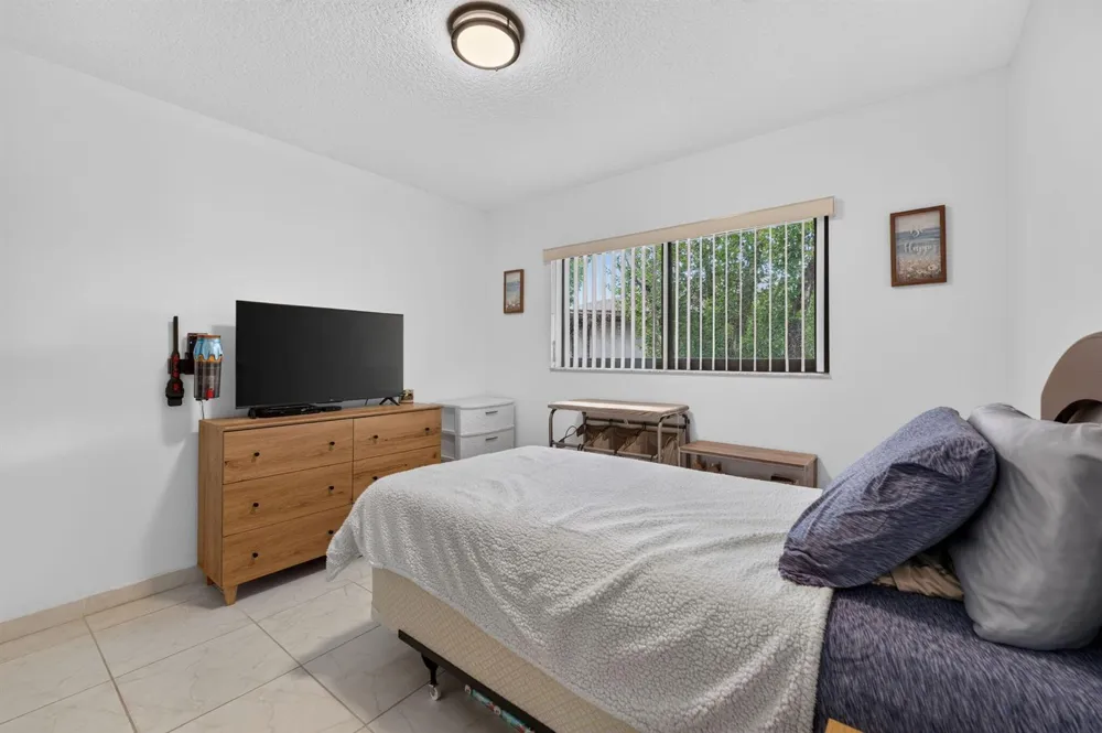 9474 S BELFORT CIRCLE #206 Tamarac, FL 33321