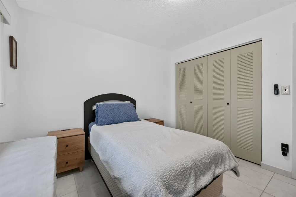 9474 S BELFORT CIRCLE #206 Tamarac, FL 33321