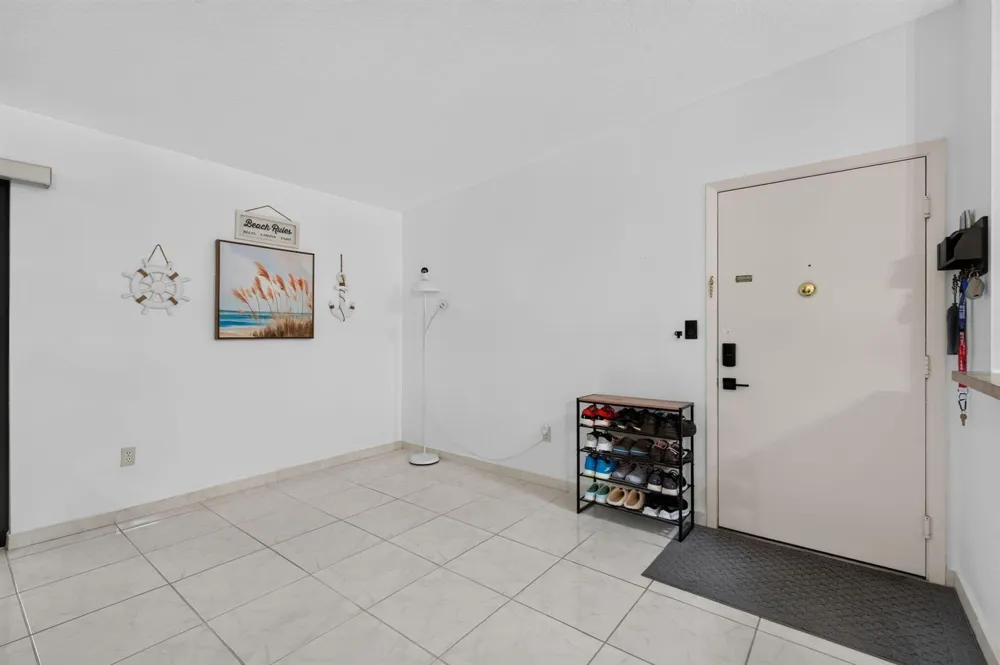9474 S BELFORT CIRCLE #206 Tamarac, FL 33321